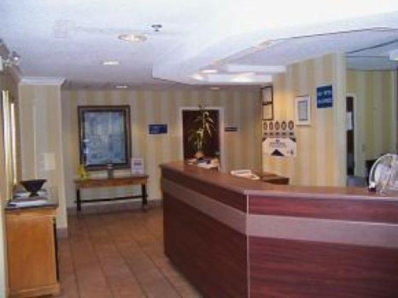 Microtel Inn By Wyndham Atlanta Airport Interior photo